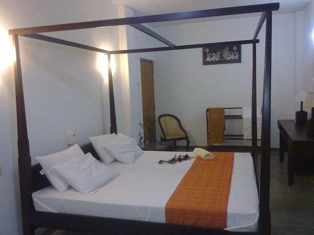 Sea Front Hikkaduwa Hotel Luaran gambar