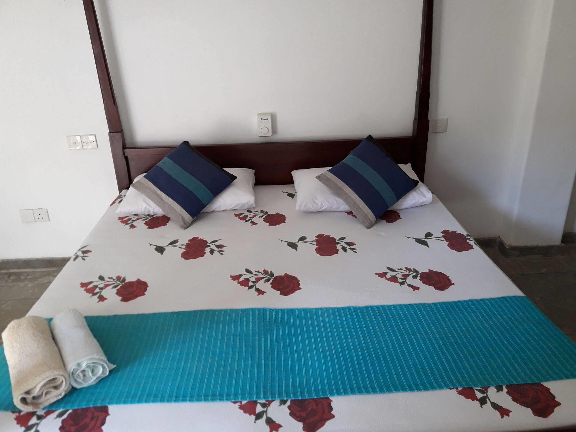 Sea Front Hikkaduwa Hotel Luaran gambar