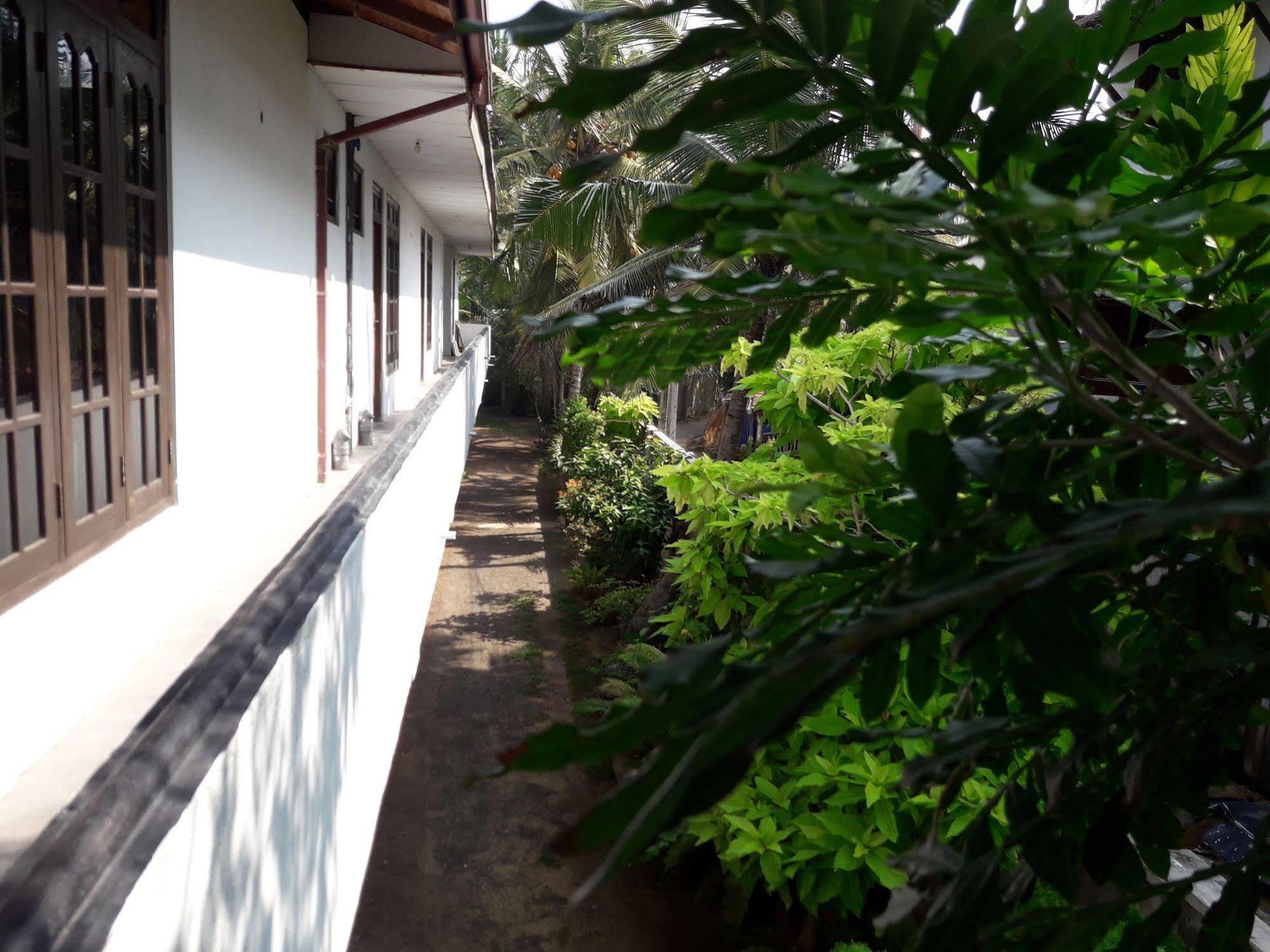 Sea Front Hikkaduwa Hotel Luaran gambar