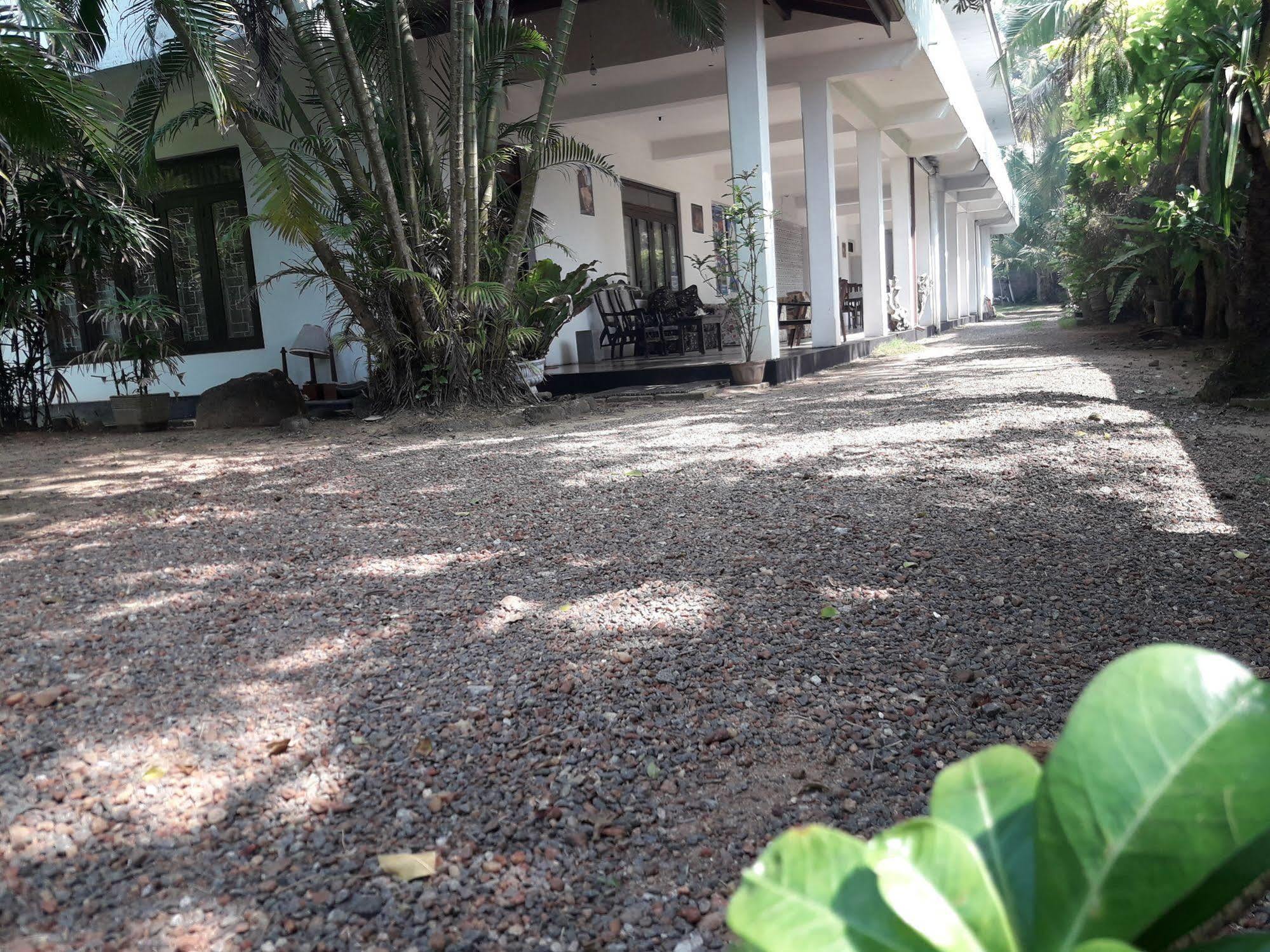 Sea Front Hikkaduwa Hotel Luaran gambar